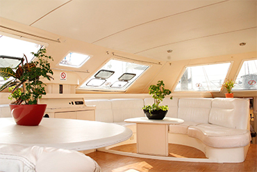 Camaran con sala y de lujo